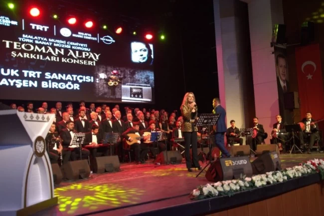 Teoman Alpay şarkıları mest etti