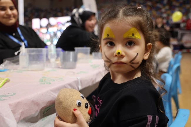 "Okula Bi' Mola", İzmit'te salona sığmadı