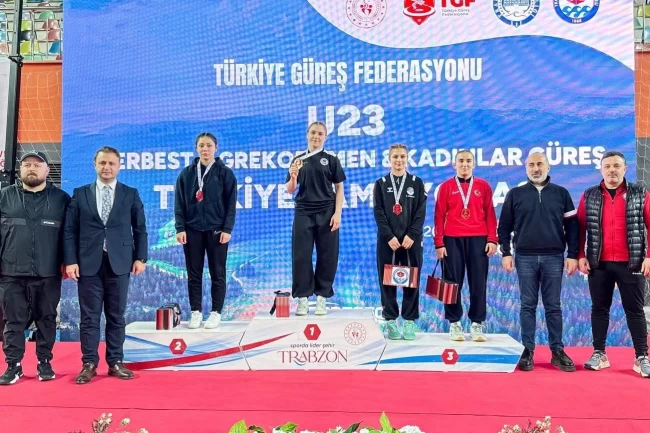 Trabzon'dan güreşte çifte şampiyonluk