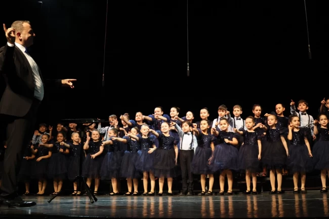 Bursa Nilüfer'de üç koro aynı sahnede buluştu