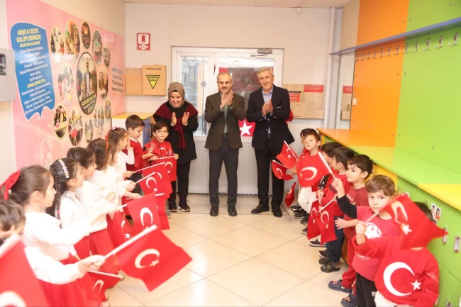 Çayırova'daki çocuk kulüplerinde bayrak coşkusu