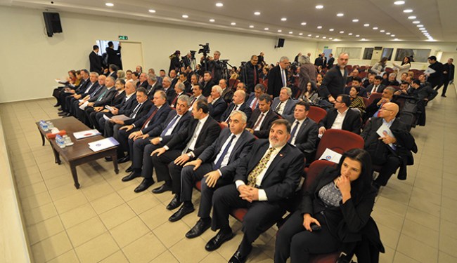 Türk-iş, mobbing ile mücadele sempozyumu düzenledi