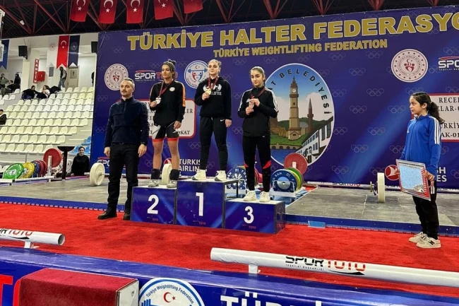 Nevşehirli halterci Hatice Kızmaz tarihe geçti