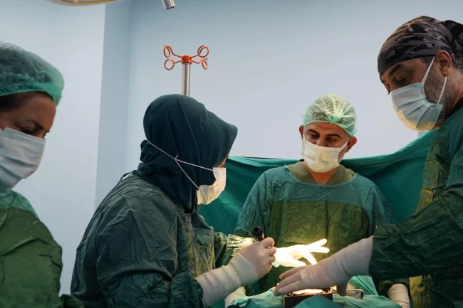 Batman'da alt çene kırığına ilk açık cerrahi müdahale