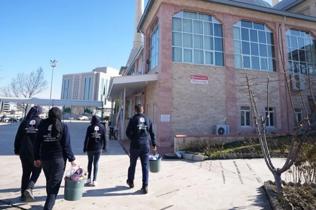 Denizli'de camilerde temizlik seferberliği