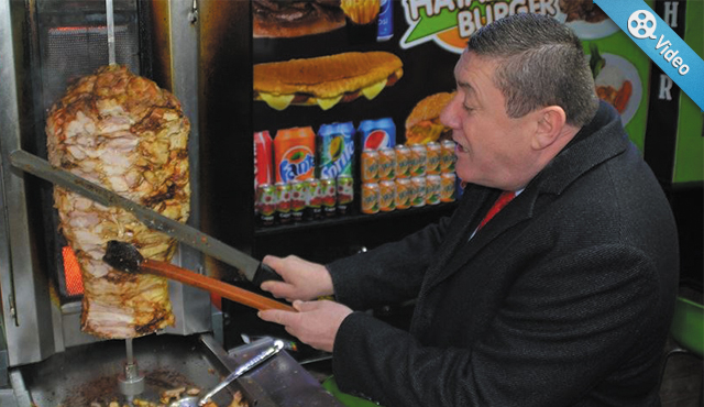 "Sokaklardan geldim.. Halkın içindeyim.."