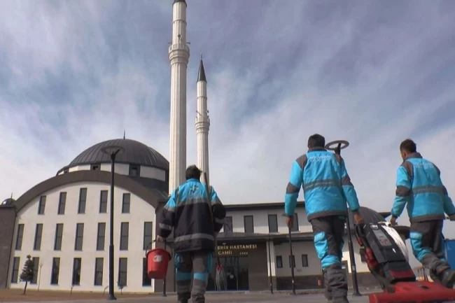 Kayseri Kocasinan'da ramazan öncesi camilerde temizlik seferberliği