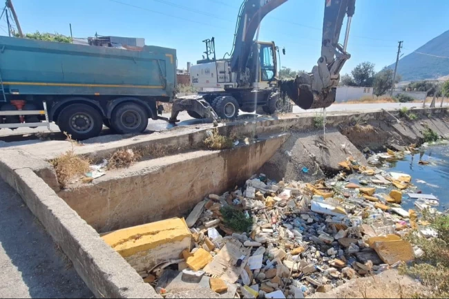 Manisa'da Bozköy Deresi'nde 150 kamyonluk dev temizlik