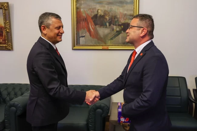 CHP Genel Başkanı Özgür Özel'e Kumluca raporu... Afetlerin vurduğu üretime acil destek çağrısı