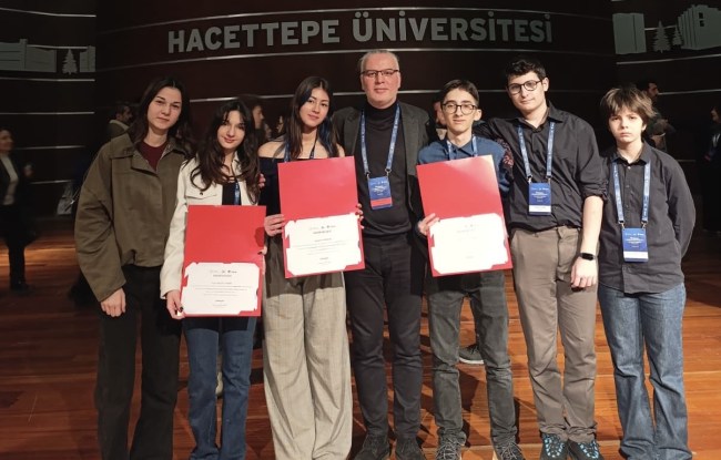 57. TÜBİTAK 2204-A Ankara Bölge Sergisi’nde Öğrencilerimizden Büyük Başarı: 2 Alanda 3 Derece