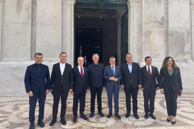 Başkan Bozbey Avrupa'da tarihi kent modelini inceledi