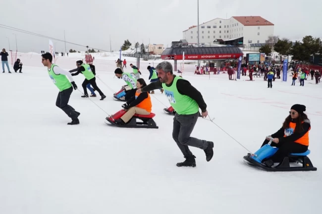 Kayseri Erciyes'te 'Artık Çekilmez Oldun' kızak yarışı