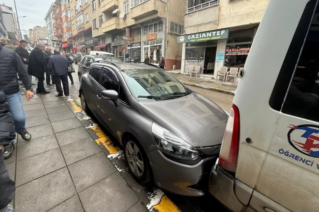 Akçakoca'da zincirleme kaza: 6 araçta hasar