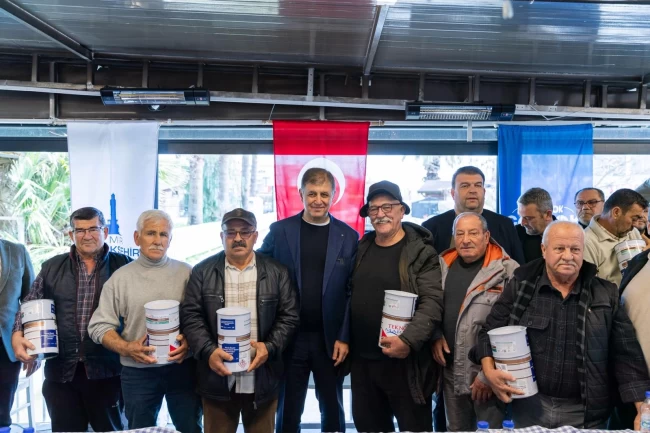 İzmir'de küçük ölçekli balıkçıya dayanışma eli