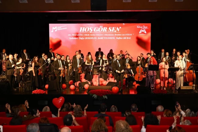 Mersin'de Sevgililer Günü Ajda Pekkan şarkılarıyla kutlandı