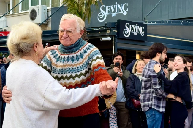 Aşkın melodileri Alsancak'ta yükseldi