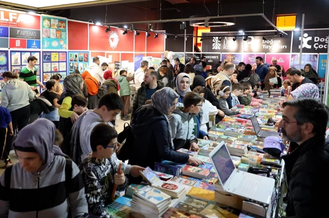 Sakarya Çocuk Edebiyatı Fuarı hafta sonunda doldu taştı