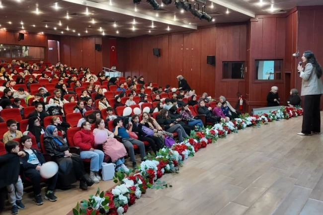 Çayırova'da öğrenci ve velilere akran zorbalığı bilinçlenmesi