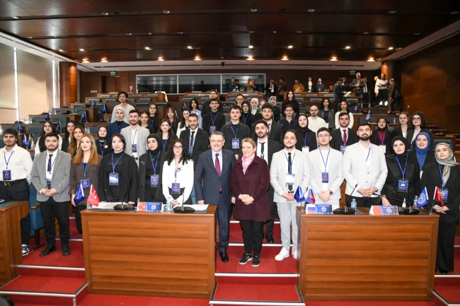 Trabzon'da gençlerle diplomasi ve kültür buluşması
