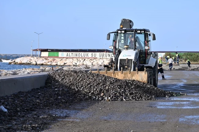 Balıkesir Büyükşehir'den Körfez'de tam kadro müdahale