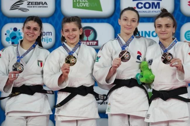 Kağıtspor'dan madalya yağmuru