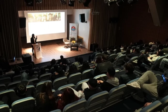 Maltepe Belediyesi'nden öğrencilere kariyer rehberliği