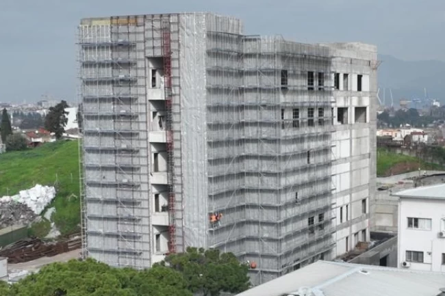 İzmir'de Eşrefpaşa Hastanesi'nin yeni binasında sona doğru