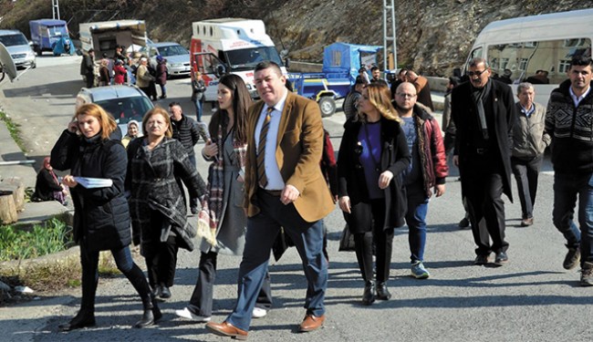 Başkan Tekin vatandaşlarla kucaklaştı
