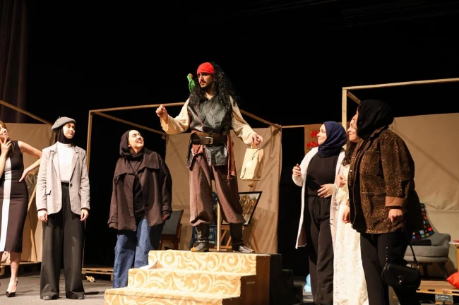 Konya'da Retro Tiyatro Topluluğu'ndan esprili ve etkileyici performans