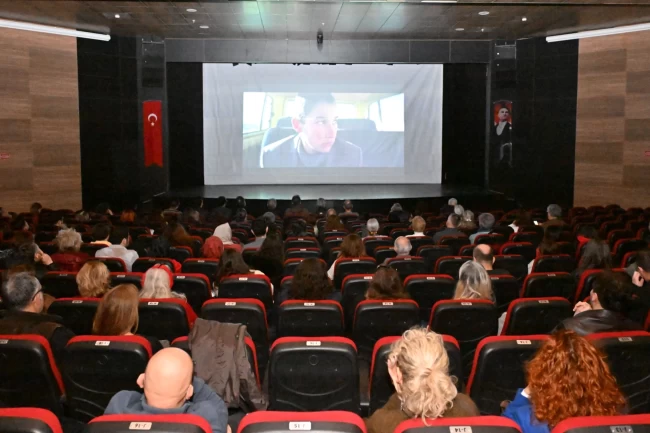 Ödüllere doymayan "Tavşan İmparatorluğu" izleyiciyle buluştu