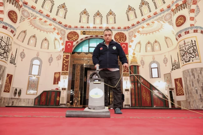 Bursa Osmangazi'de camiler Ramazan'a özenle hazırlandı