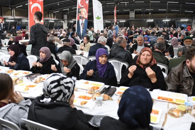 Bursa Osmangazi'de ramazan coşkusu meydanlara taşıyor