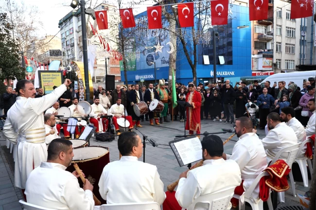 İlahi ezgiler Kocaeli Cumhuriyet Bulvarı'nda yankılandı