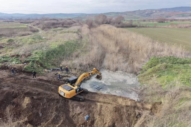 Tekirdağ'da denize akan su tarlalara can oldu... Kuraklığa 'bent' çekildi!