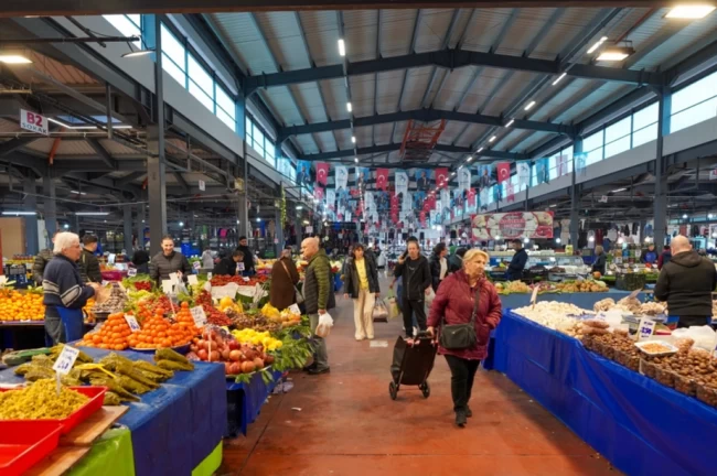 İstanbul Beylikdüzü'nde pazar atıkları kazandırılıyor