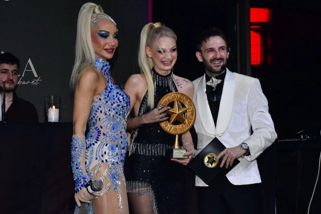 Geceye Nevide Çiçek damgası! Number One TV sunucusu ödülle taçlandı