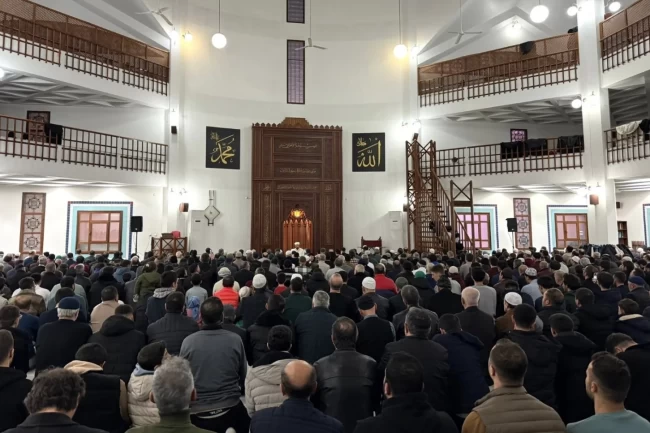 Bursa İnegöl'de ilk teravih gecesi manevi atmosferle yaşandı