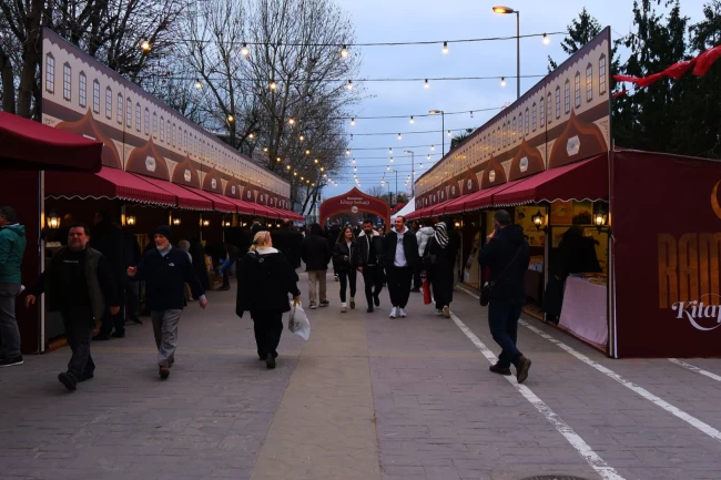 Kitap Sokağı Sakarya'da kapılarını açtı