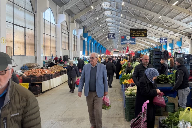 Düzce'de Ramazanın ilk gününde pazar yoğunluğu