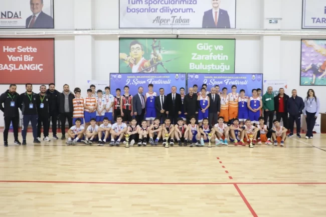 Bursa İnegöl'de Spor Festivalinde potanın yıldızları ödüllerini aldı