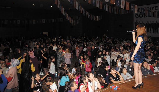 Demirtaş’tan kadınlar matinesi…