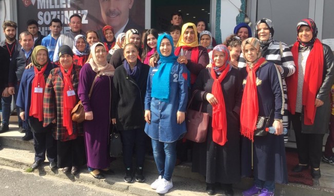 Bayan Uysal, boş durmuyor. Kapı kapı dolaşıyor..