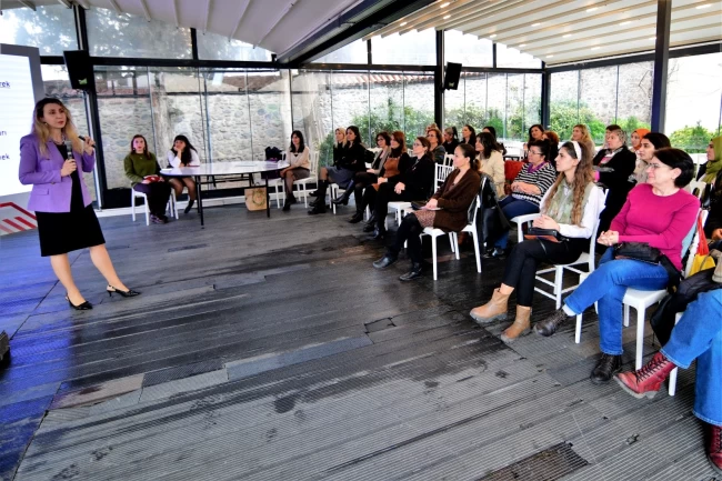 İzmir Bornova'da 'Sağlıklı İlişkiler' masaya yatırıldı