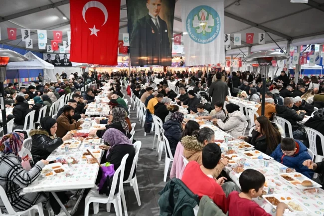Manisa'da Ramazan'ın ilk iftarı paylaşıldı