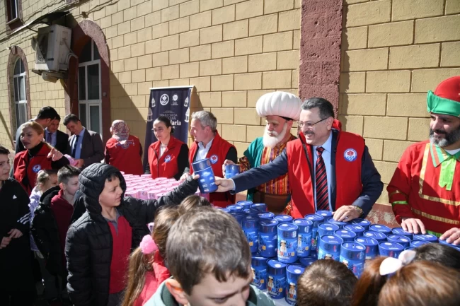 Trabzon'da tekne orucu etkinliğinde çocuklarla buluşma