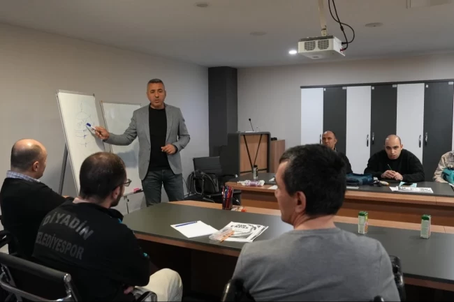 Balıkesir'de özel gereksinimli bireylere e-KPSS hazırlık eğitimi