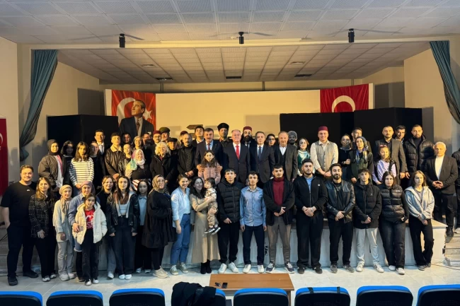 Trabzon'da "Muhacirlik" oyunu büyük ilgi gördü