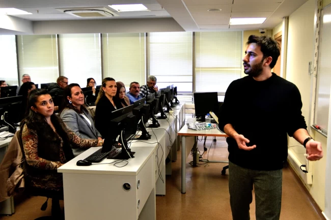 İzmir Bornova'dan muhtarlara dijital odaklı eğitim