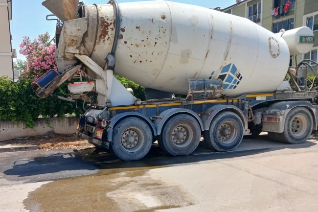Elazığ'da yollara beton döken miksere para cezası