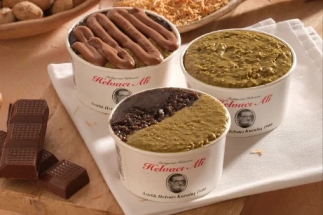 İftarda en çok tercih edilen tatlı "dondurmalı irmik helvası"